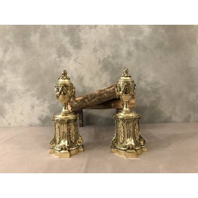 Paire de chenets anciens en bronze de style Louis XVI d'époque 19 ème