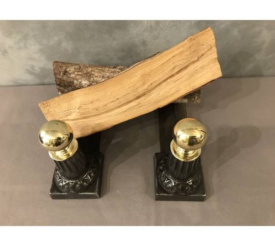 Paire de petits chenets anciens en fonte et laiton d'époque 19 ème