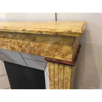 Belle cheminée décorative en bois peint façon faux marbre