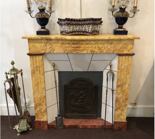 Belle cheminée décorative en bois peint façon faux marbre