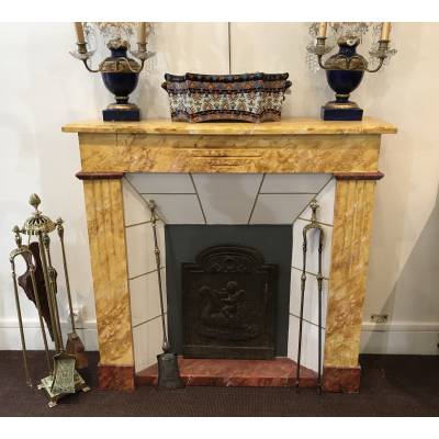 Belle cheminée décorative en bois peint façon faux marbre