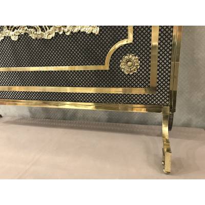 Beau grand pare feu écran de cheminée en bronze et laiton d'époque 19 ème