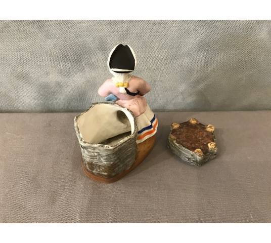 Pot à tabac Madelon en porcelaine de biscuit d'époque 19 ème