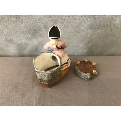 Pot à tabac Madelon en porcelaine de biscuit d'époque 19 ème
