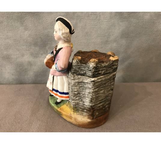 Madelon tobacco jar in 19th century biscuit porcelain