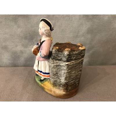Pot à tabac Madelon en porcelaine de biscuit d'époque 19 ème