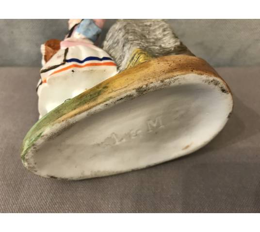 Pot à tabac Madelon en porcelaine de biscuit d'époque 19 ème