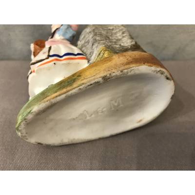 Pot à tabac Madelon en porcelaine de biscuit d'époque 19 ème