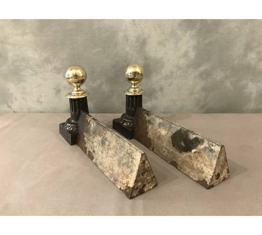 Paire de petits chenets anciens en fonte et laiton d'époque 19 ème