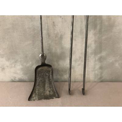 Set of a shovel and a chimney clamp in iron and bronze from the 19th century