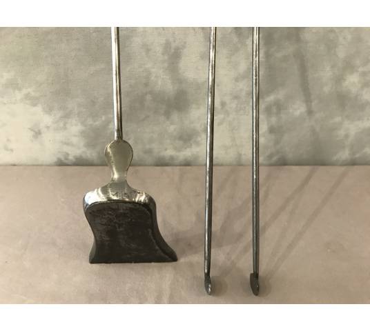 Set of a shovel and a chimney clamp in iron and bronze from the 19th century