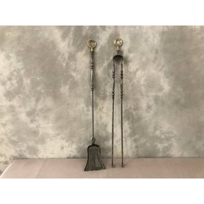 Set of a shovel and a chimney clamp in iron and bronze from the 19th century