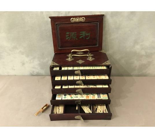 Old majong game from the 19th century