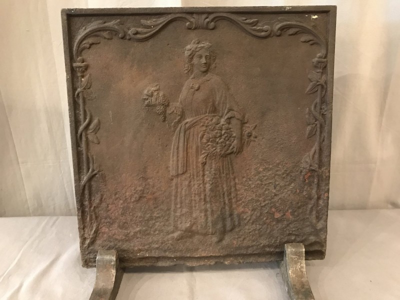 Petite plaque de cheminée ancienne en fonte d'époque fin 18 ème