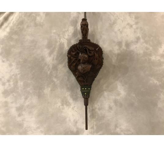 Beau grand soufflet de cheminée en chêne sculpté d'époque 19 ème