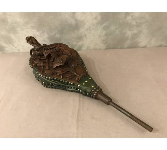 Beau grand soufflet de cheminée en chêne sculpté d'époque 19 ème