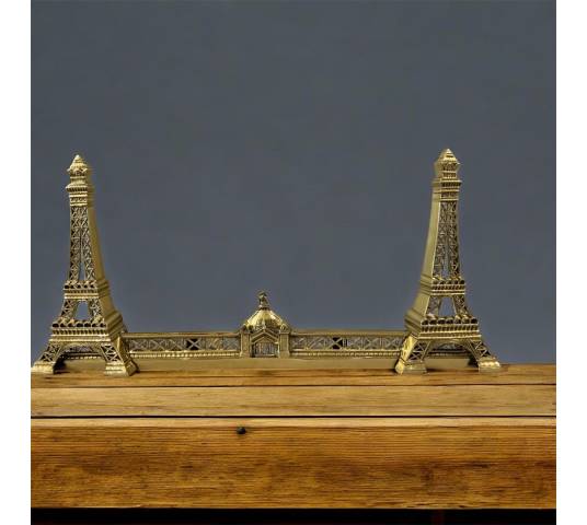 Barre de foyer, barre de cheminée en bronze décor de Tour Eiffel vers 1900