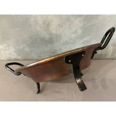 Plat rond en cuivre d'époque fin 18 ème