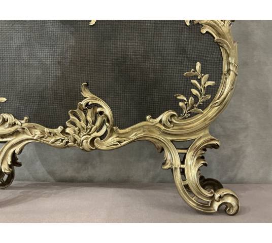 Pare feu écran de cheminée en bronze poli d'époque 19 ème de style Louis XV