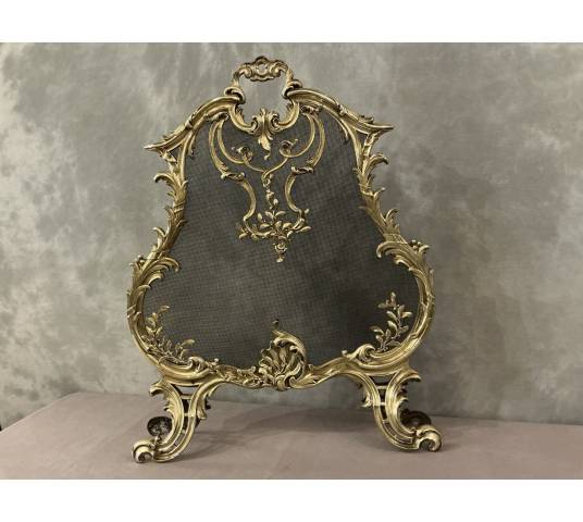 Pare feu écran de cheminée en bronze poli d'époque 19 ème de style Louis XV
