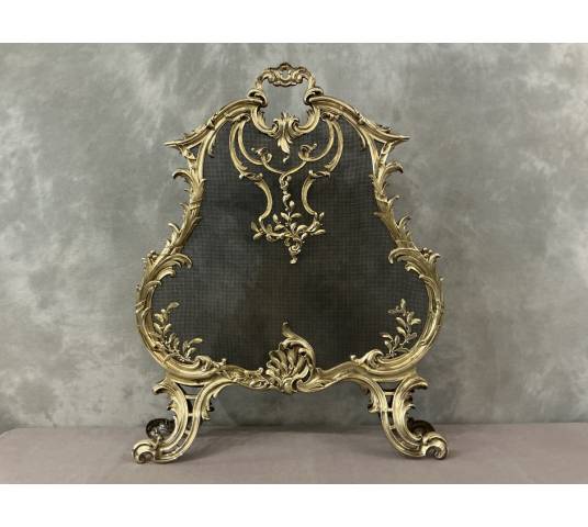 Pare feu écran de cheminée en bronze poli d'époque 19 ème de style Louis XV