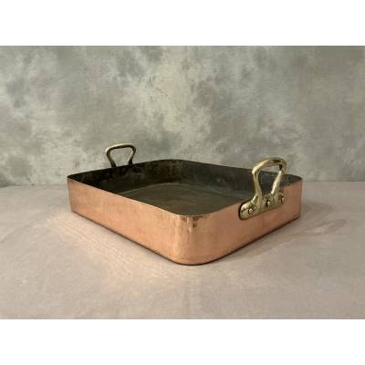 Large 19th-century copper roasting dish