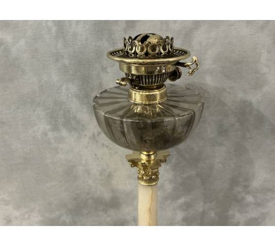Pied de lampe à pétrole en bronze et en albâtre d'époque 19 ème