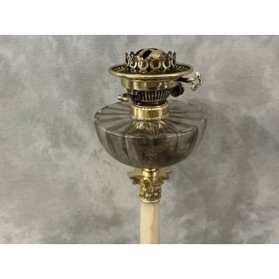 Pied de lampe à pétrole en bronze et en albâtre d'époque 19 ème