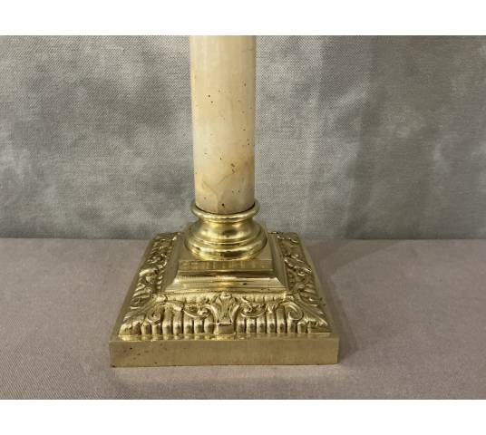 Pied de lampe à pétrole en bronze et en albâtre d'époque 19 ème