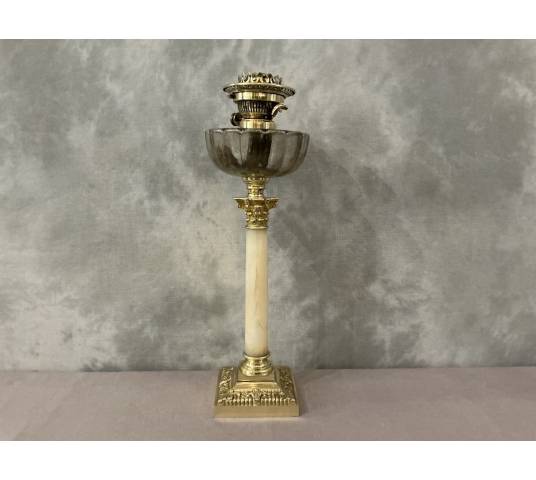 Pied de lampe à pétrole en bronze et en albâtre d'époque 19 ème
