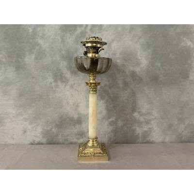 Pied de lampe à pétrole en bronze et en albâtre d'époque 19 ème