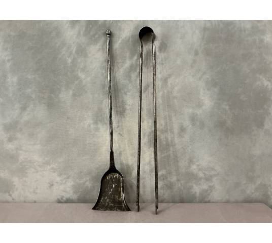 Set of an 18th-century iron fireplace shovel and tongs