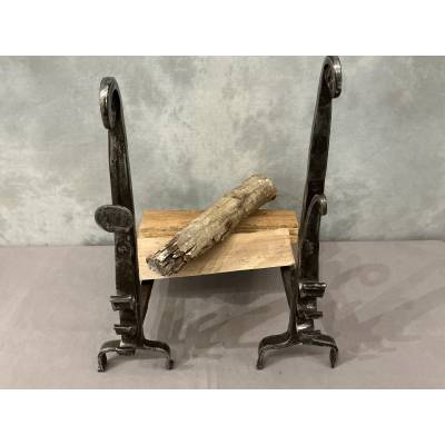 Paire de chenets anciens en fer forgé d'époque 18 ème