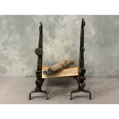 Paire de chenets anciens en fer forgé d'époque 18 ème