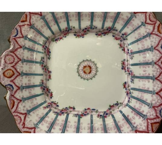 Paire de plats à gâteaux en porcelaine de Minton  d'époque 19 ème