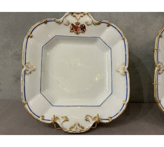 Paire de plats en porcelaine de Vieux paris d'époque 19 ème