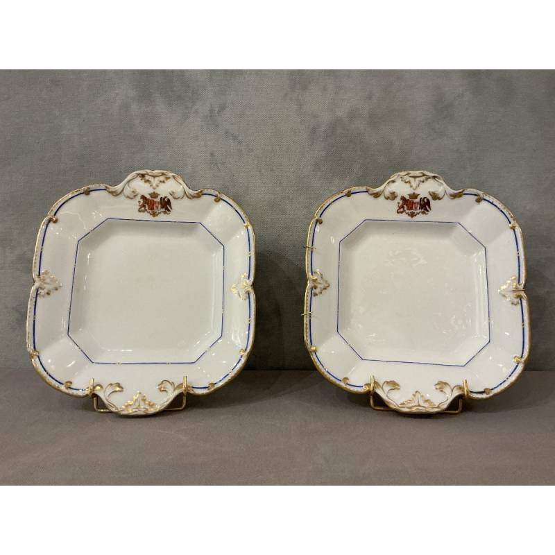 Paire de plats en porcelaine de Vieux paris d'époque 19 ème