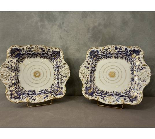 Paire de plats en porcelaine de Vieux Paris d'époque 19 ème