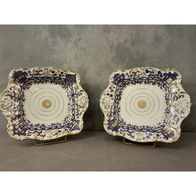 Paire de plats en porcelaine de Vieux Paris d'époque 19 ème