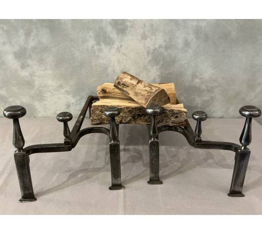 Paire de chenets anciens en fer d'époque 18 ème