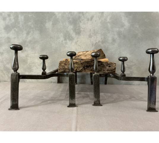 Paire de chenets anciens en fer d'époque 18 ème
