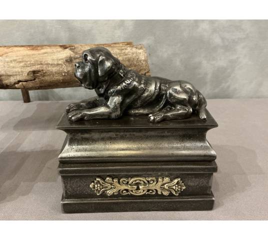 Pair of antique cast iron dog-decorated andirons from the 19th century