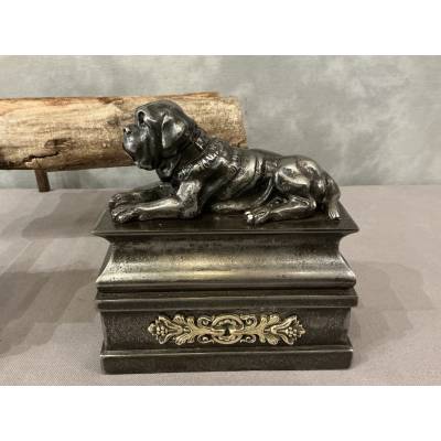 Pair of antique cast iron dog-decorated andirons from the 19th century