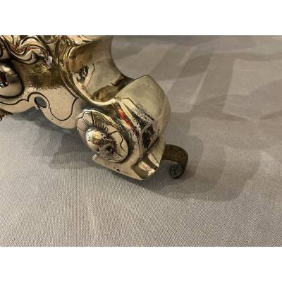 Paire de chenets en laiton et bronze aux marmousets d'époque 17 ème