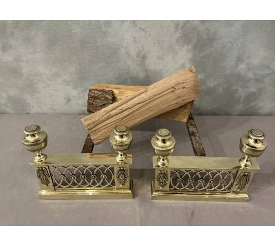 Beaux petits chenets anciens d'époque directoire en bronze et laiton