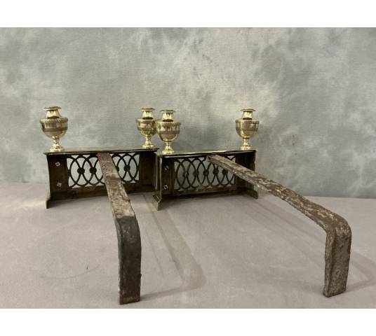 Beaux petits chenets anciens d'époque directoire en bronze et laiton