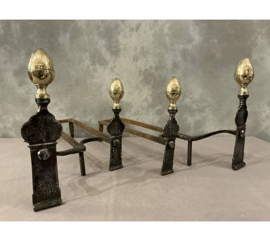 Belle paire de chenets en fer et laiton d'époque 18 ème