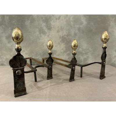 Belle paire de chenets en fer et laiton d'époque 18 ème