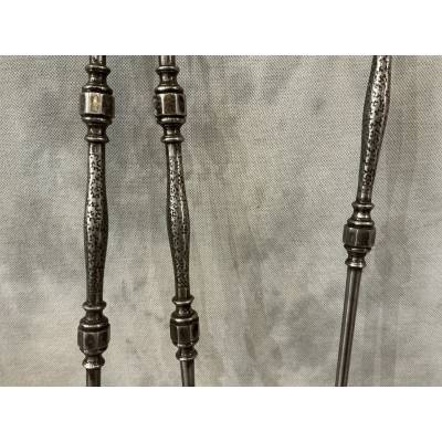 Bel ensemble d'une pelle et d'une pince de cheminée en fer d'époque 19 ème