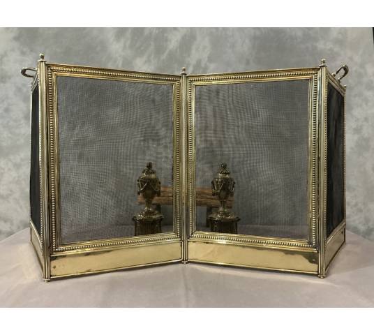 Pare feu de cheminée ancien en laiton de style Louis XVI